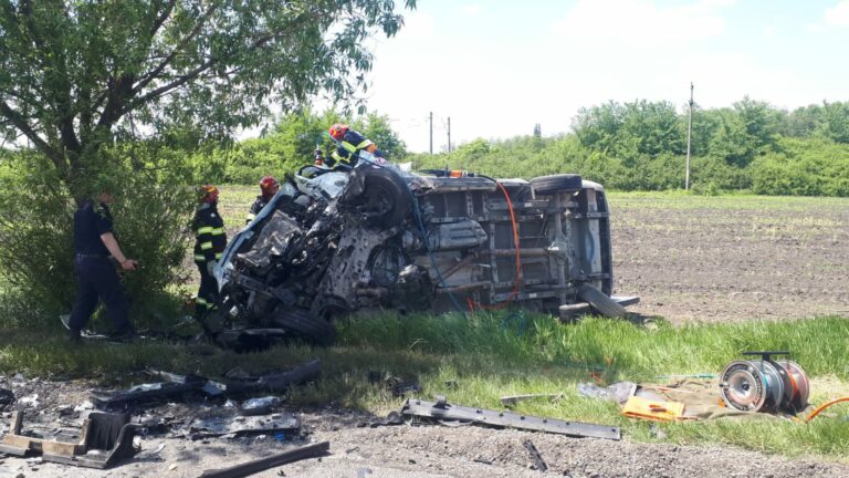 Trafic Blocat Pe Drumul Mor Ii E N Roman Dou Ma Ini Au Intrat