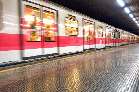 Accident La Metrou In Milano Numerosi Răniţi După Ce Un Tren De